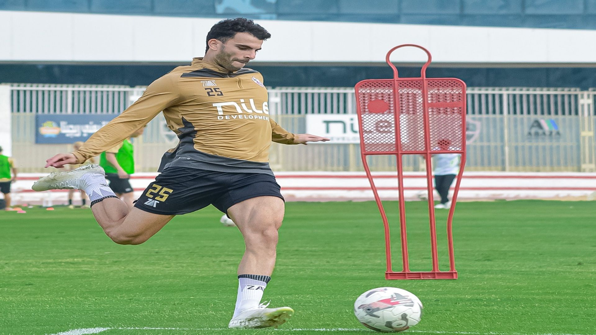 الزمالك يشرح موقفه من عودة زيزو للتدريبات الزمالك يشرح موقفه من عودة زيزو للتدريبات