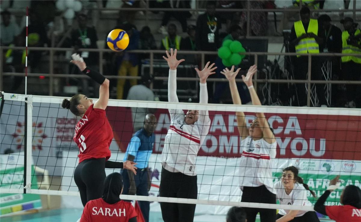 الزمالك يهزم الأهلي ويتوج بلقب إفريقيا للكرة الطائرة سيدات.. وتأهل مونديالي جديد الزمالك يهزم الأهلي ويتوج بلقب إفريقيا للكرة الطائرة سيدات.. وتأهل مونديالي جديد