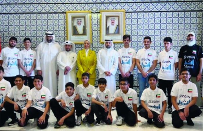 السفير العمر لدى استقباله وفد الكويت المشارك في البطولة العربية للروبوت والذكاء الأصطناعي السفير العمر لدى استقباله وفد الكويت المشارك في البطولة العربية للروبوت والذكاء الأصطناعي
