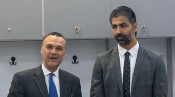 السفير المصري في ليبيا يدعم «رجال طائرة الأهلي» قبل مباراة الترجي