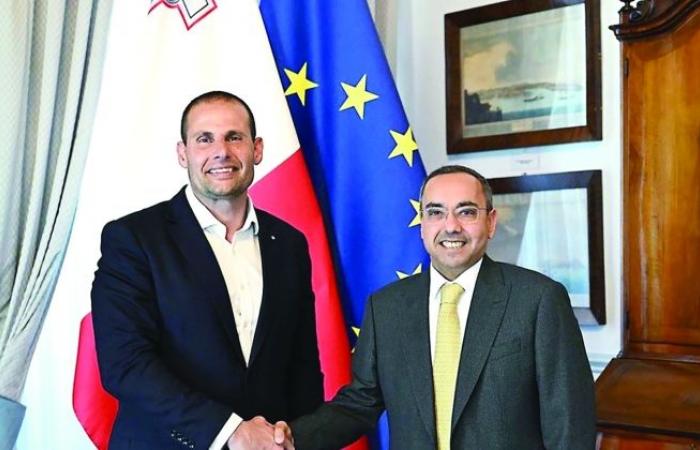 السفير المضف ورئيس الوزراء المالطي السفير المضف ورئيس الوزراء المالطي