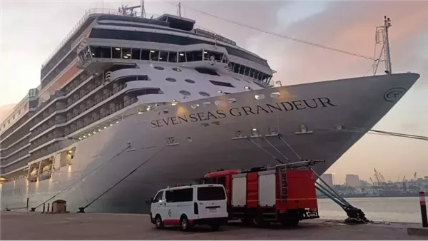 السفينة السياحية Seven Seas Grandeu تغادر ميناء الاسكندرية السفينة السياحية Seven Seas Grandeu تغادر ميناء الاسكندرية