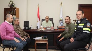 السكرتير المساعد ببني سويف يجتمع بأعضاء لجنة فحص سيارات ذوي الإعاقة