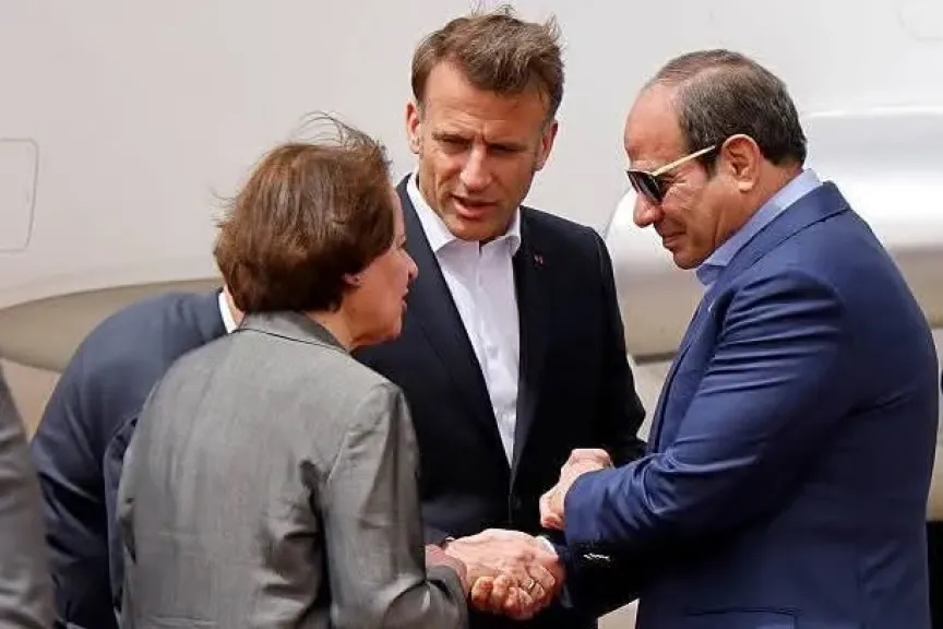 السيسي وماكرون يصلان إلى مستشفى العريش للاطمئنان على الوضع الصحي للمصابين الفلسطينيين
