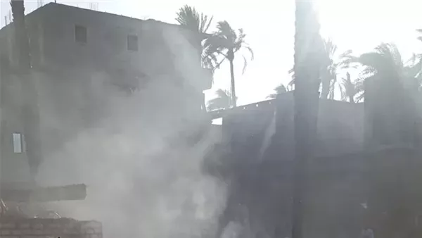 السيطرة على حريق بمخلفات أشجار داخل وحدة صحية بقرية شنباري بالجيزة السيطرة على حريق بمخلفات أشجار داخل وحدة صحية بقرية شنباري بالجيزة