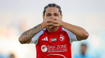 الشارقة يجدد عقد لاعبه البرازيلي