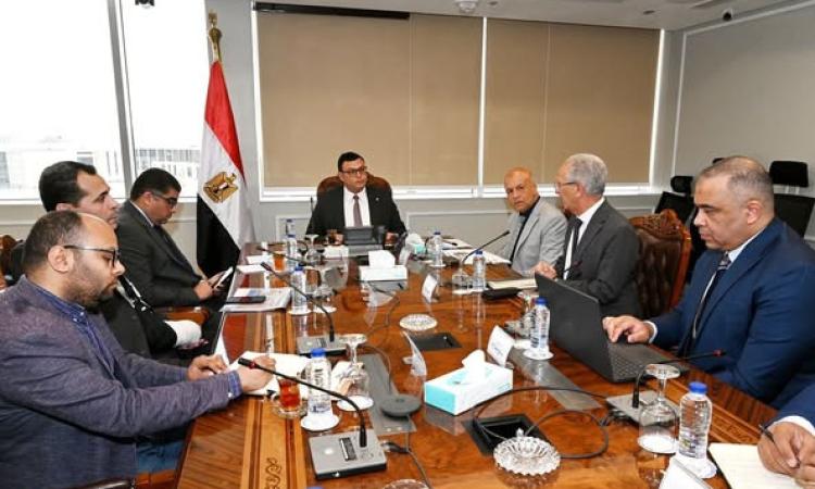 الشربيني يتابع موقف توريد وتركيب عدادات المياه مسبقة الدفع بالمدن الجديدة الشربيني يتابع موقف توريد وتركيب عدادات المياه مسبقة الدفع بالمدن الجديدة