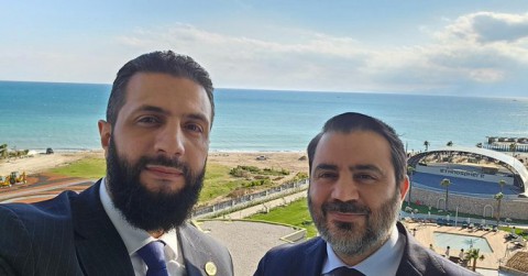 الشرع والشيباني في “صورة سيلفي”.. وزوجة الانتقالي بلقطة “مع أمينة” الشرع والشيباني في “صورة سيلفي”.. وزوجة الانتقالي بلقطة “مع أمينة”