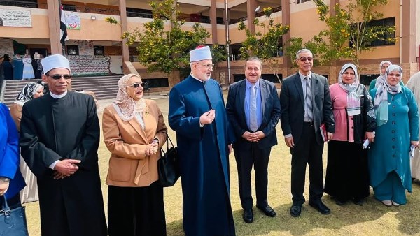 الضويني يزور معهد روضة بدر الأزهري لمتابعة الارتقاء بالمنظومة التعليمية الضويني يزور معهد روضة بدر الأزهري لمتابعة الارتقاء بالمنظومة التعليمية