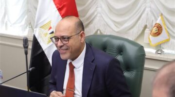 «العمل» توفر فرص عمل للأطباء بالبحرين.. تفاصيل