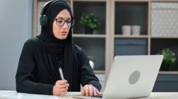 العمل عن بُعد.. استراتيجية حكومية جديدة لتعزيز توظيف النساء وخفض معدلات البطالة