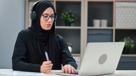 العمل عن بُعد.. استراتيجية حكومية جديدة لتعزيز توظيف النساء وخفض معدلات البطالة العمل عن بُعد.. استراتيجية حكومية جديدة لتعزيز توظيف النساء وخفض معدلات البطالة