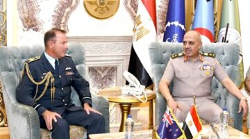 الفريق أحمد خليفة رئيس الأركان يبحث مع قائد قوة دفاع نيوزيلندا التعاون العسكري