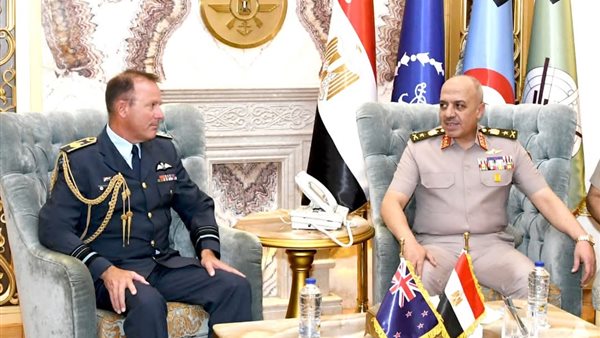 الفريق أحمد خليفة رئيس الأركان يبحث مع قائد قوة دفاع نيوزيلندا التعاون العسكري الفريق أحمد خليفة رئيس الأركان يبحث مع قائد قوة دفاع نيوزيلندا التعاون العسكري