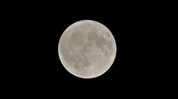 القمر البدر.. العالم العربي يشهد اليوم ظاهرة فكلية مميزة