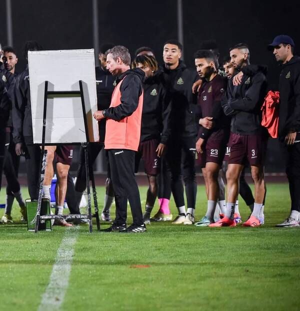 الكلاسيكو يحسم مصير مدرب الجيش الملكي الكلاسيكو يحسم مصير مدرب الجيش الملكي