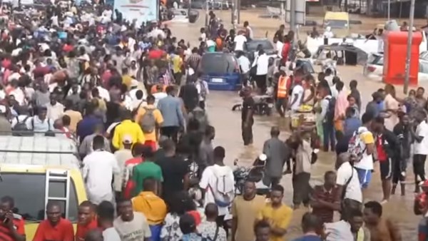 الكونغو: فيضانات كينشاسا تودي بحياة 33 شخصًا على الأقل وتشرد المئات الكونغو: فيضانات كينشاسا تودي بحياة 33 شخصًا على الأقل وتشرد المئات