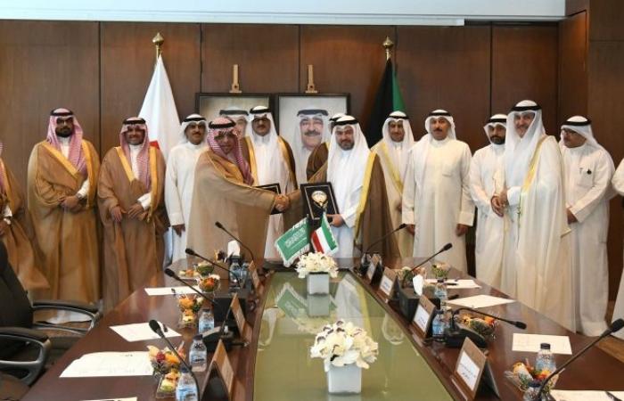 الكويت والسعودية توقعان مذكرة تعاون فني في مجال الطيران الكويت والسعودية توقعان مذكرة تعاون فني في مجال الطيران