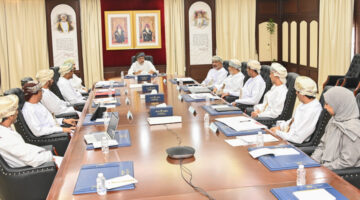 اللجنة الوطنية للتنافسية تستعرض أداء سلطنة عُمان في المؤشرات الدولية