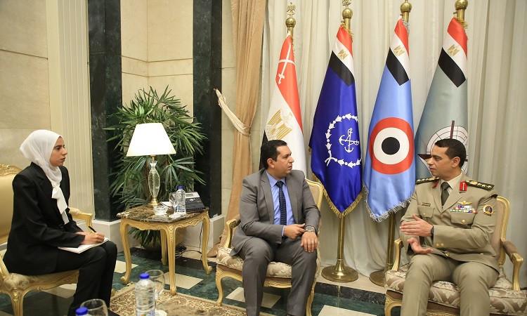 المتحدث العسكرى يجرى حوارات صحفية مع عدد من الصحف والمجلات المتحدث العسكرى يجرى حوارات صحفية مع عدد من الصحف والمجلات
