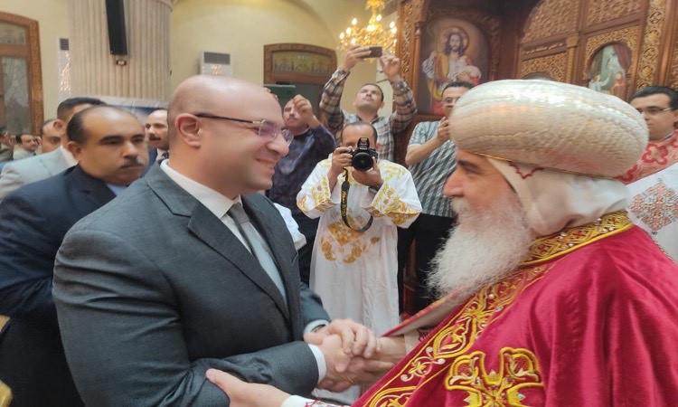المحافظ يحضر قداس عيد القيامة ويقدم التهاني للأنبا غبريال والقيادات الكنسية المحافظ يحضر قداس عيد القيامة ويقدم التهاني للأنبا غبريال والقيادات الكنسية