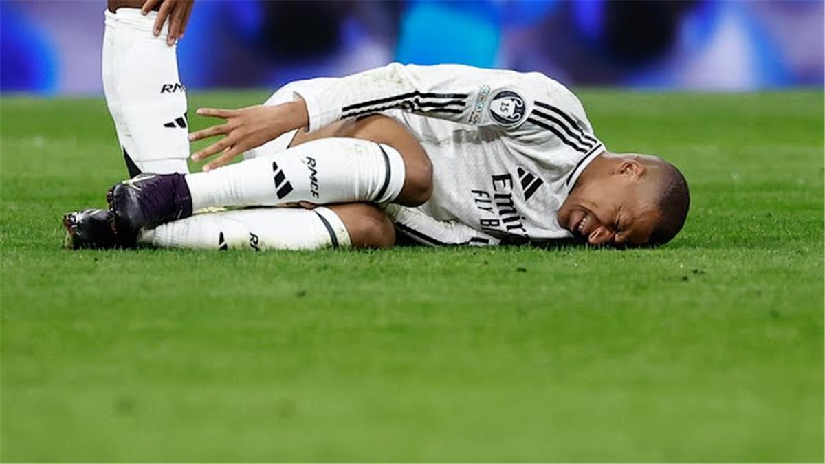 المصائب لا تأتي فرادى.. مبابي يغادر مباراة ريال مدريد وآرسنال مصابًا المصائب لا تأتي فرادى.. مبابي يغادر مباراة ريال مدريد وآرسنال مصابًا