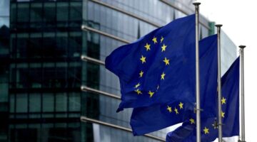 المفوضية الأوربية: سنفرض أول تدابير مضادة للرسوم الأمريكية في 15 أبريل