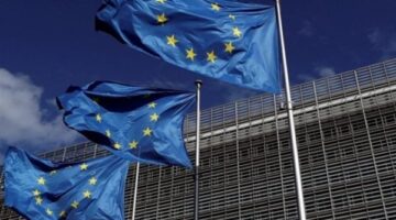 المفوضية الأوروبية ترحب باتفاق جديد لتحقيق "صفر انبعاثات" في قطاع الشحن العالمي بحلول 2050