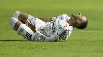 المهاجم البرازيلي نيمار يتعرض لإصابة جديدة مع ناديه سانتوس