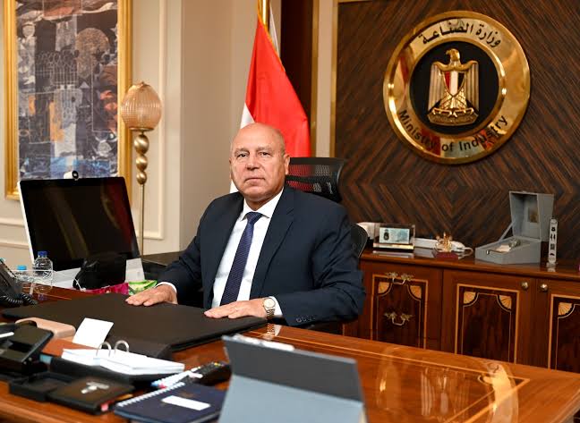 «الوزير» 3 مليارات دولار استثمارات أجنبية متوقعة بالمدينتين النسيجيتين «الوزير» 3 مليارات دولار استثمارات أجنبية متوقعة بالمدينتين النسيجيتين