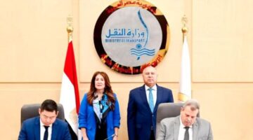 الوزير وسفيرة أمريكا يشهدان توقيع 3 عقود لتحديث 100 جرار