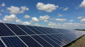 مشروع نور أطلس الشمسي يدخل مرحلة التنفيذ الفعلي لتعزيز الطاقة المتجددة في المغرب