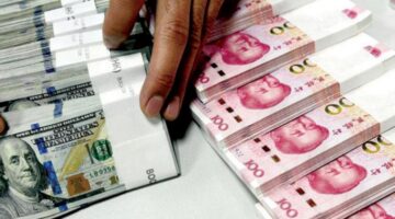اليوان يتراجع لأدنى مستوى في 19 شهرا مع بدء تطبيق الرسوم الجمركية