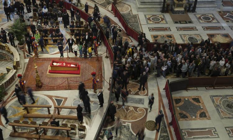 اليوم.. الفاتيكان يودع البابا فرنسيس في جنازة مهيبة اليوم.. الفاتيكان يودع البابا فرنسيس في جنازة مهيبة