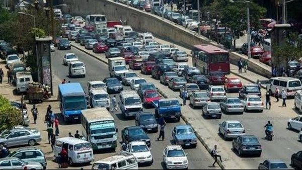 اليوم.. كثافات مرورية وتباطؤ حركة السيارات بميادين وشوارع القاهرة والجيزة