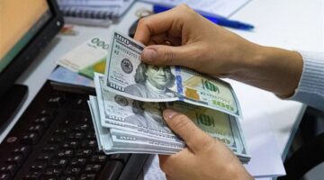 انخفاض أسعار الدولار مقابل الجنيه منتصف تعاملات اليوم