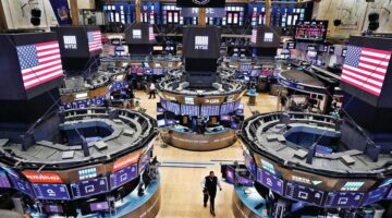 انخفاض العقود الآجلة للأسهم الأمريكية بأكثر من 1%