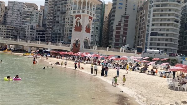 انخفاض نسبة الإقبال على شواطئ الإسكندرية في أعياد الربيع انخفاض نسبة الإقبال على شواطئ الإسكندرية في أعياد الربيع