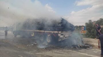 اندلاع حريق في مقطورة نقل بجرجا في سوهاج