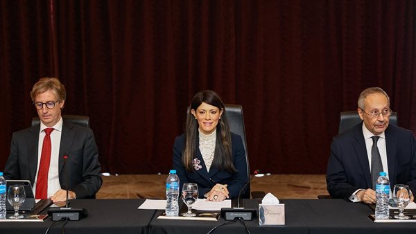 انطلاق أعمال إعداد تقرير التنمية البشرية في مصر 2025 بمشاركة وزارية واسعة انطلاق أعمال إعداد تقرير التنمية البشرية في مصر 2025 بمشاركة وزارية واسعة
