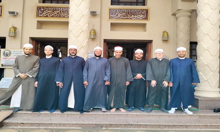 انطلاق القافلة الدعوية من مسجد الميناء الكبير بالغردقة انطلاق القافلة الدعوية من مسجد الميناء الكبير بالغردقة
