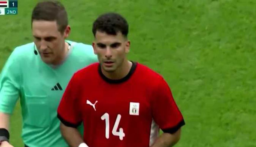 انقسام فى الزمالك حول مصير زيزو بعد التوقيع للأهلى انقسام فى الزمالك حول مصير زيزو بعد التوقيع للأهلى