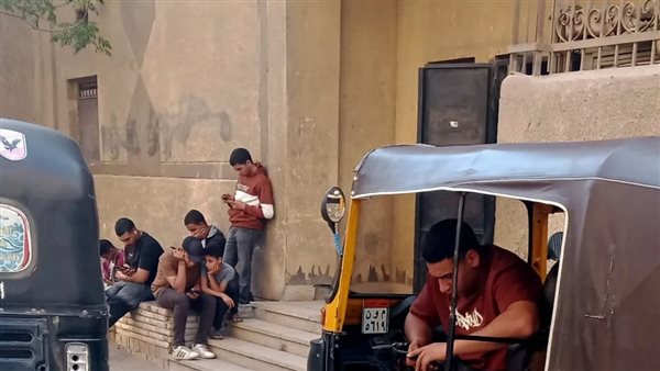 انقطاع الكهرباء والمياه عن منشأة القناطر وعدة قرى مجاورة منذ الصباح.. والدفع بسيارات مياه ومولدات كهرباء