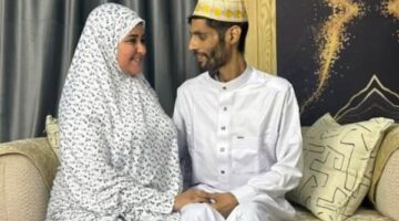 انهيار زوجة إبراهيم شيكا أثناء تلقيها عزائه بمسجد الحامدية الشاذلية