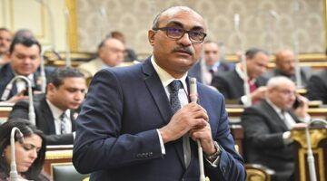 ايهاب منصور : حكومة تعرف حاجتين فقط القروض وجيب المواطن