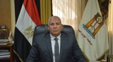 محافظ الوادي الجديد يعتمد حركة تنقلات لرؤساء وحدات القرى بمركز الخارجة
