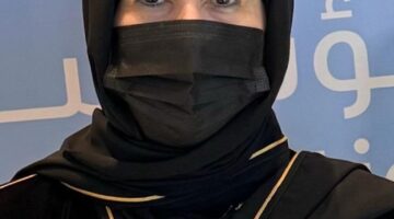 باحثة قطرية تقدم طبعة جديدة لكتابها حول هيكل الفيلم الدمعي في مجال البصريات