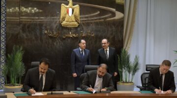 باستثمارات إماراتية.. الحكومة تنفذ مشروعين لإنتاج “ألياف الفيبربوليستر” و”اللباد الصناعي” بـ1.7 مليار جنيه