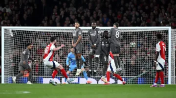 بالألعاب النارية.. استعدادات مرعبة من جماهير ريال مدريد قبل مباراة أرسنال (فيديو)