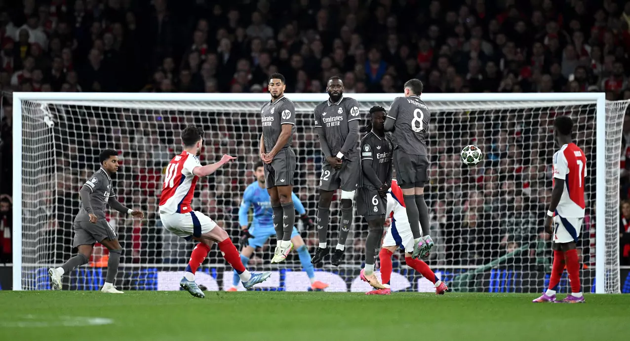 بالألعاب النارية.. استعدادات مرعبة من جماهير ريال مدريد قبل مباراة أرسنال (فيديو) بالألعاب النارية.. استعدادات مرعبة من جماهير ريال مدريد قبل مباراة أرسنال (فيديو)